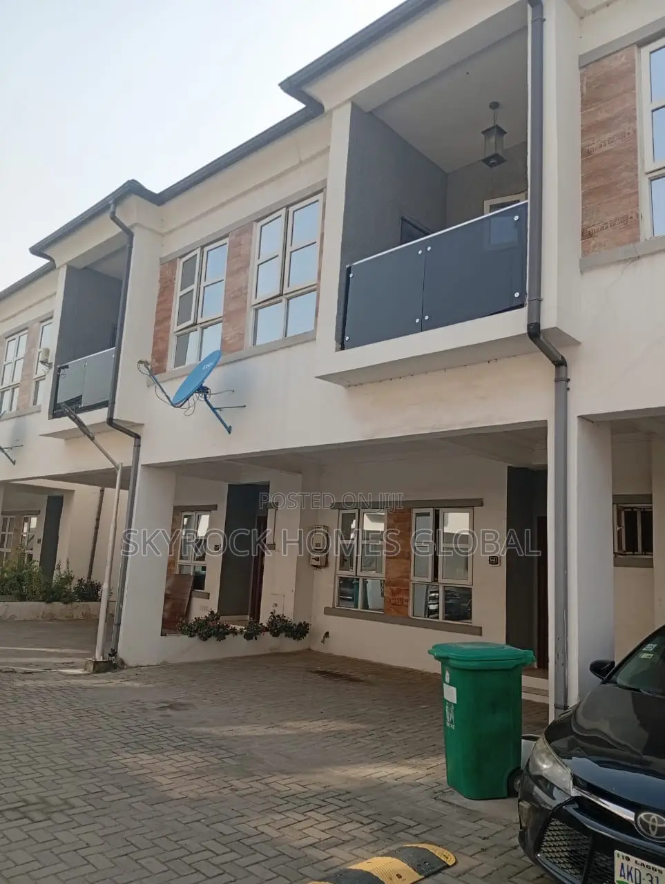 4bdrm Duplex in Chevron for rent