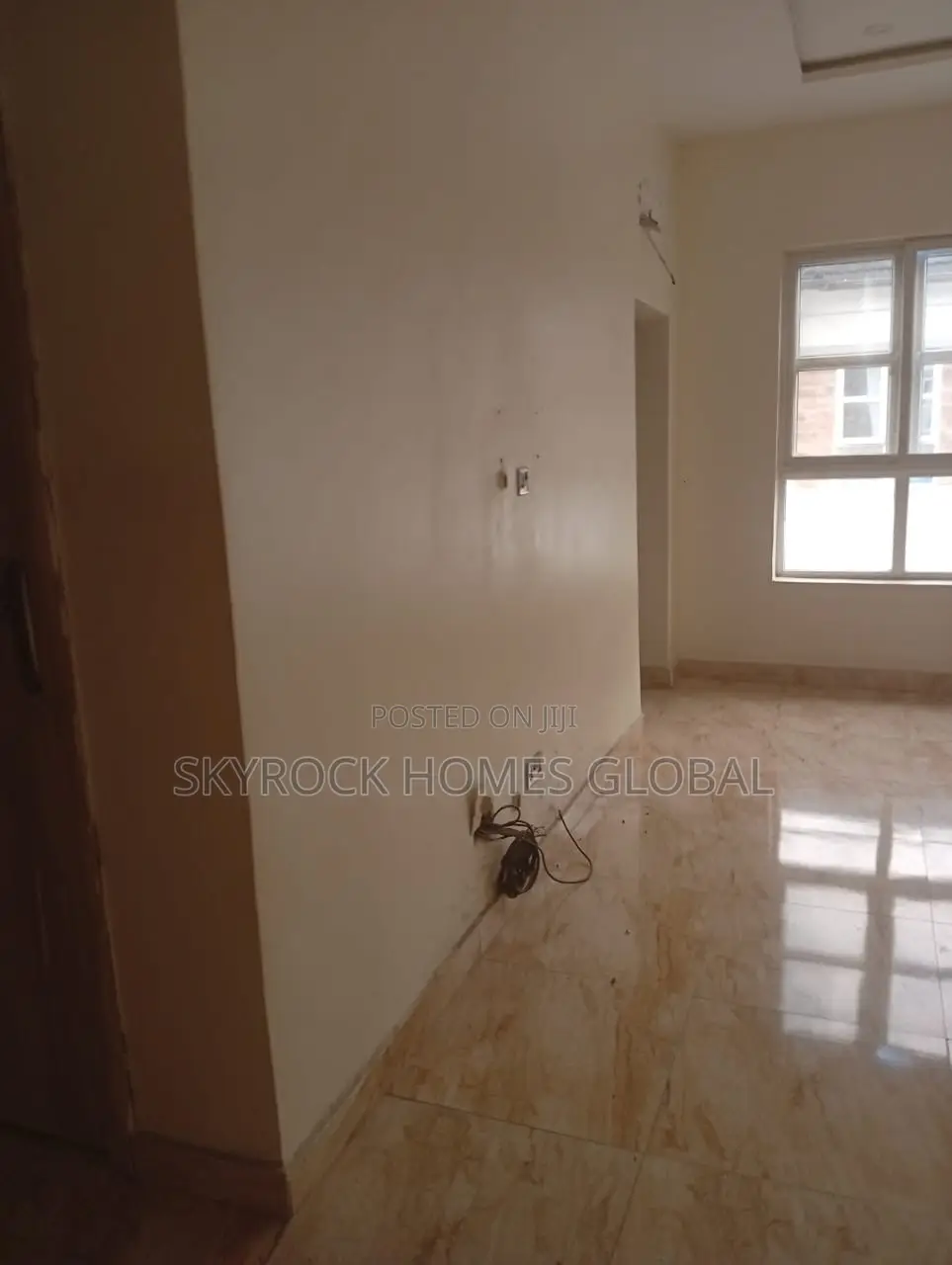 4bdrm Duplex in Chevron for rent