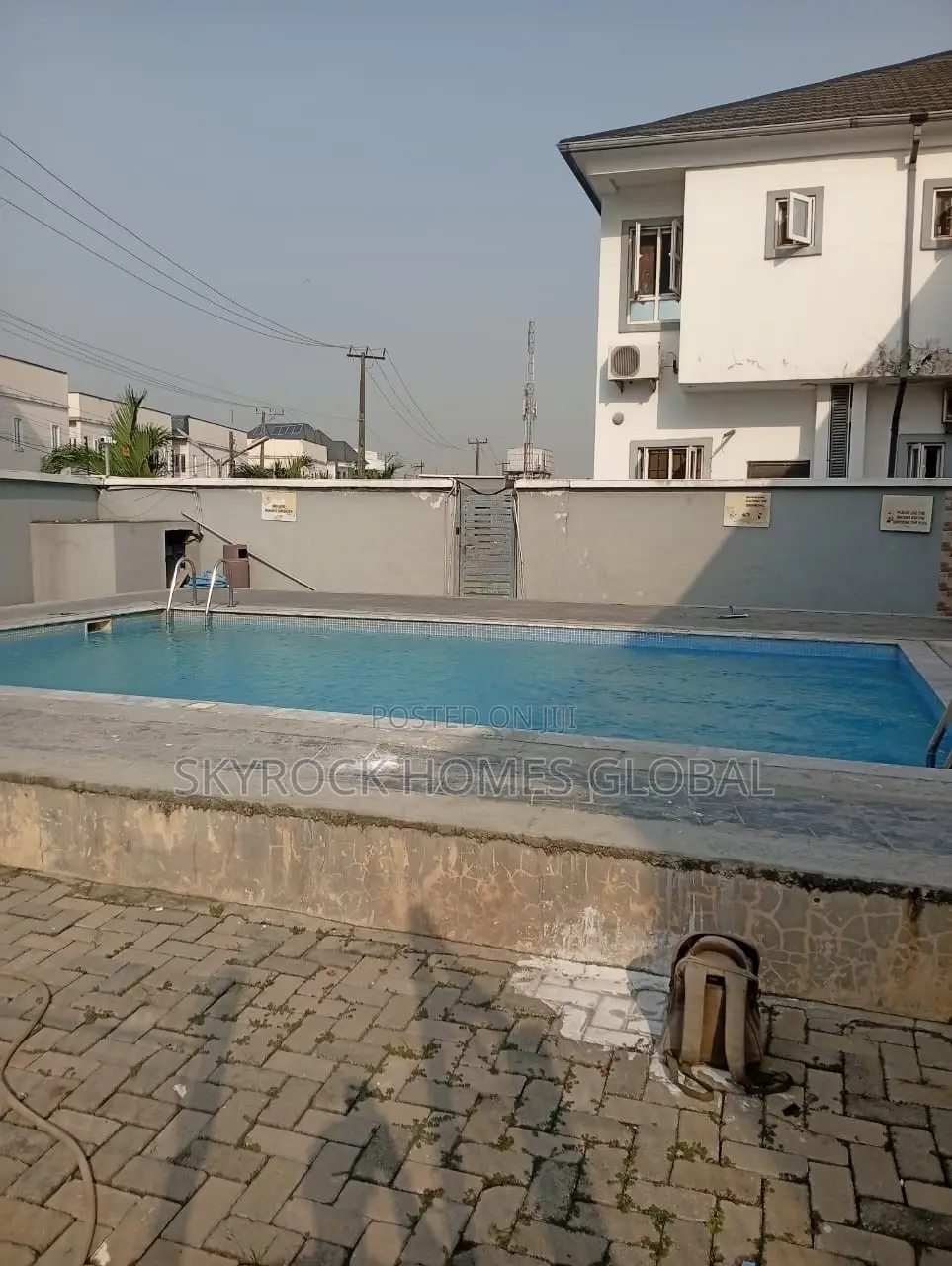 4bdrm Duplex in Chevron for rent
