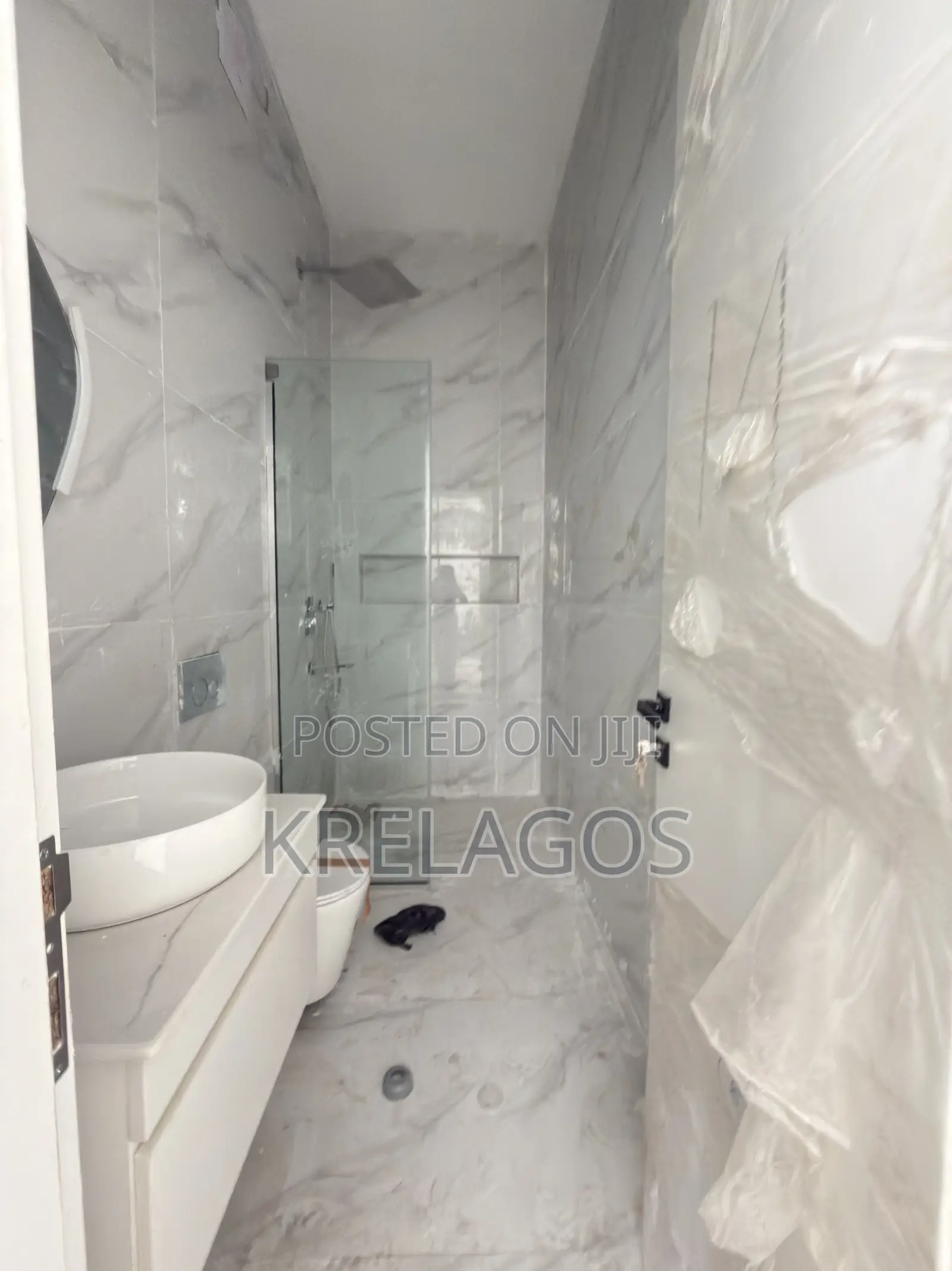 1bdrm Apartment in Lekki Phase 1 for sale
