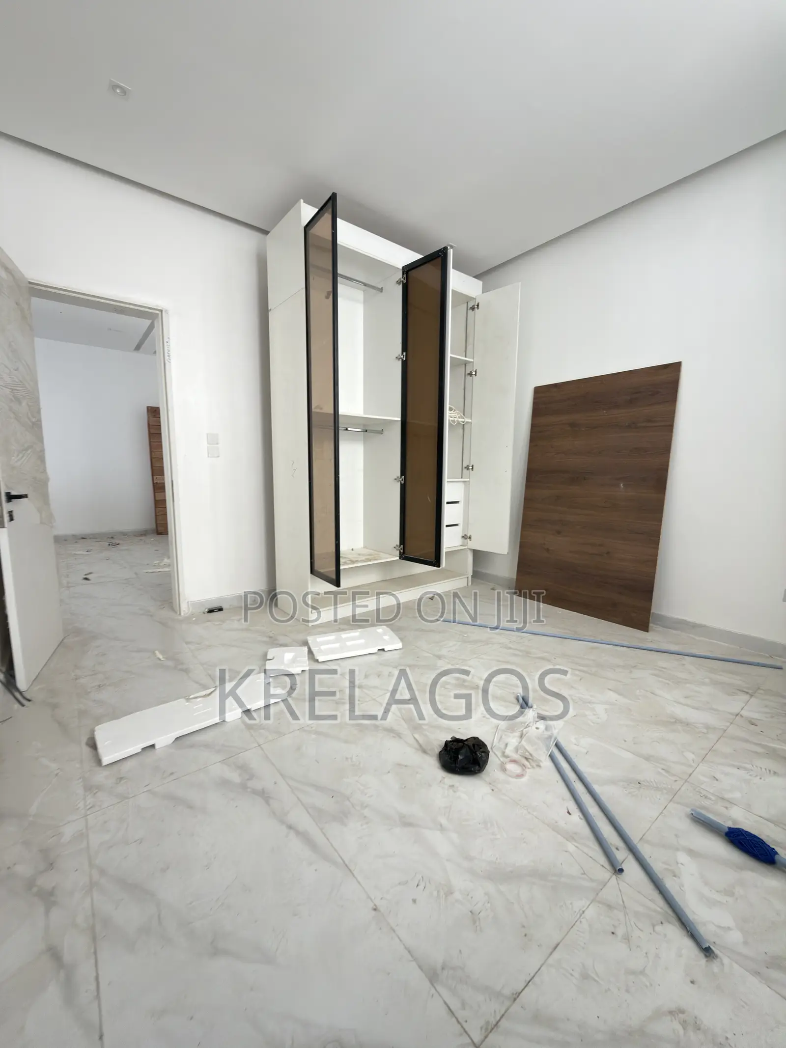 1bdrm Apartment in Lekki Phase 1 for sale