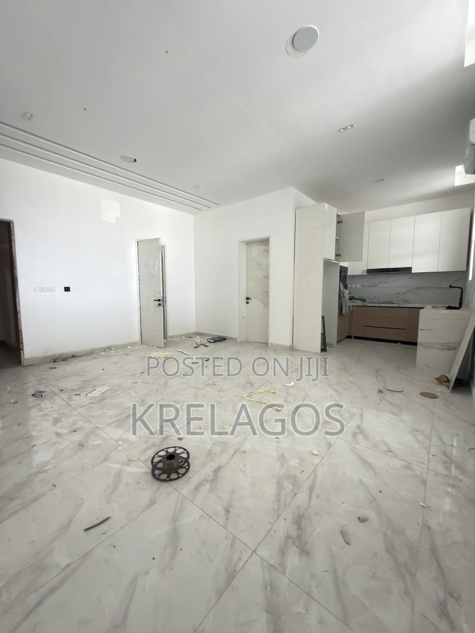 1bdrm Apartment in Lekki Phase 1 for sale