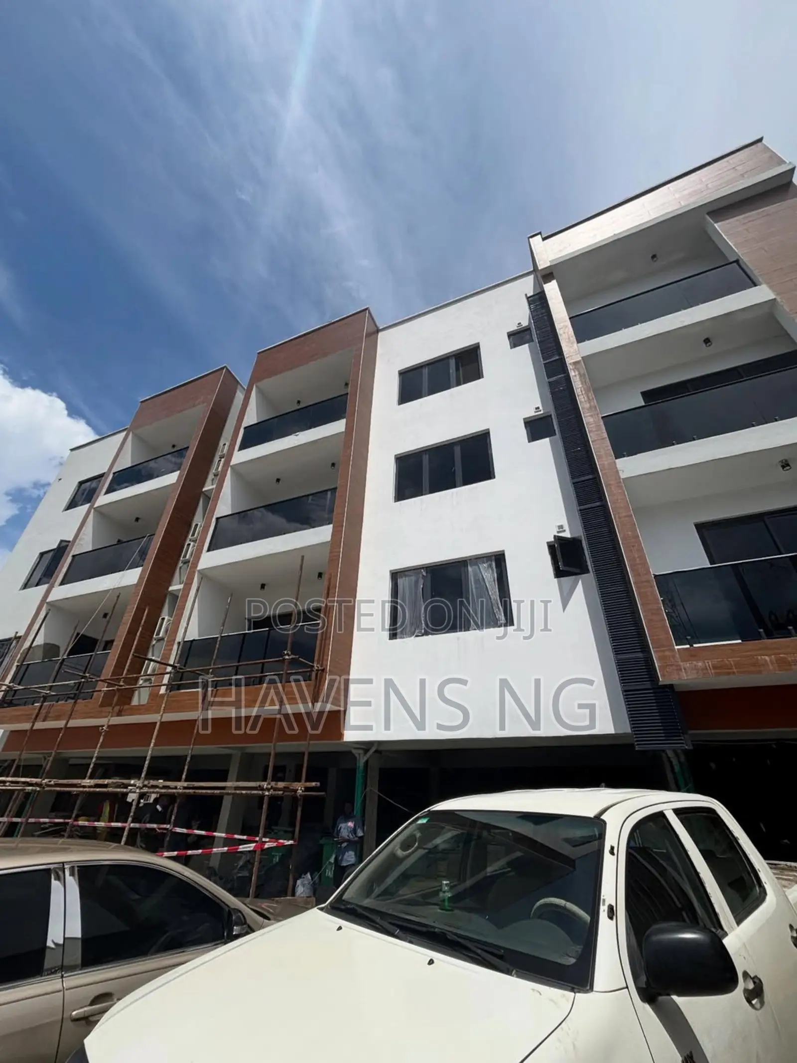 3bdrm Apartment in Lekki Phase 1 for sale