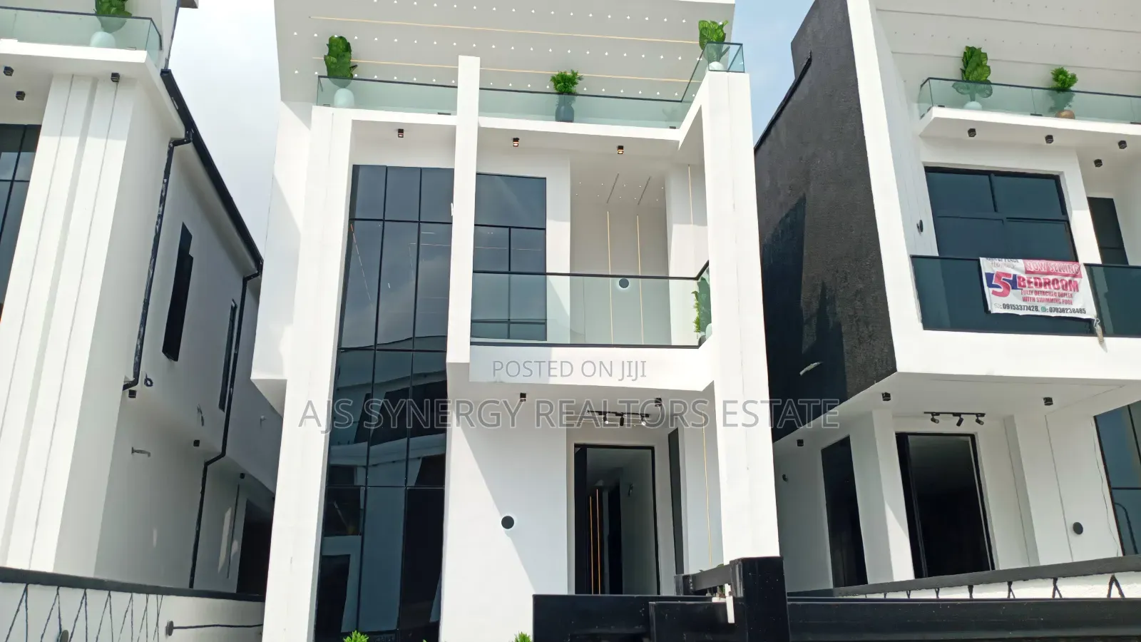 5bdrm Duplex in Chevron for sale