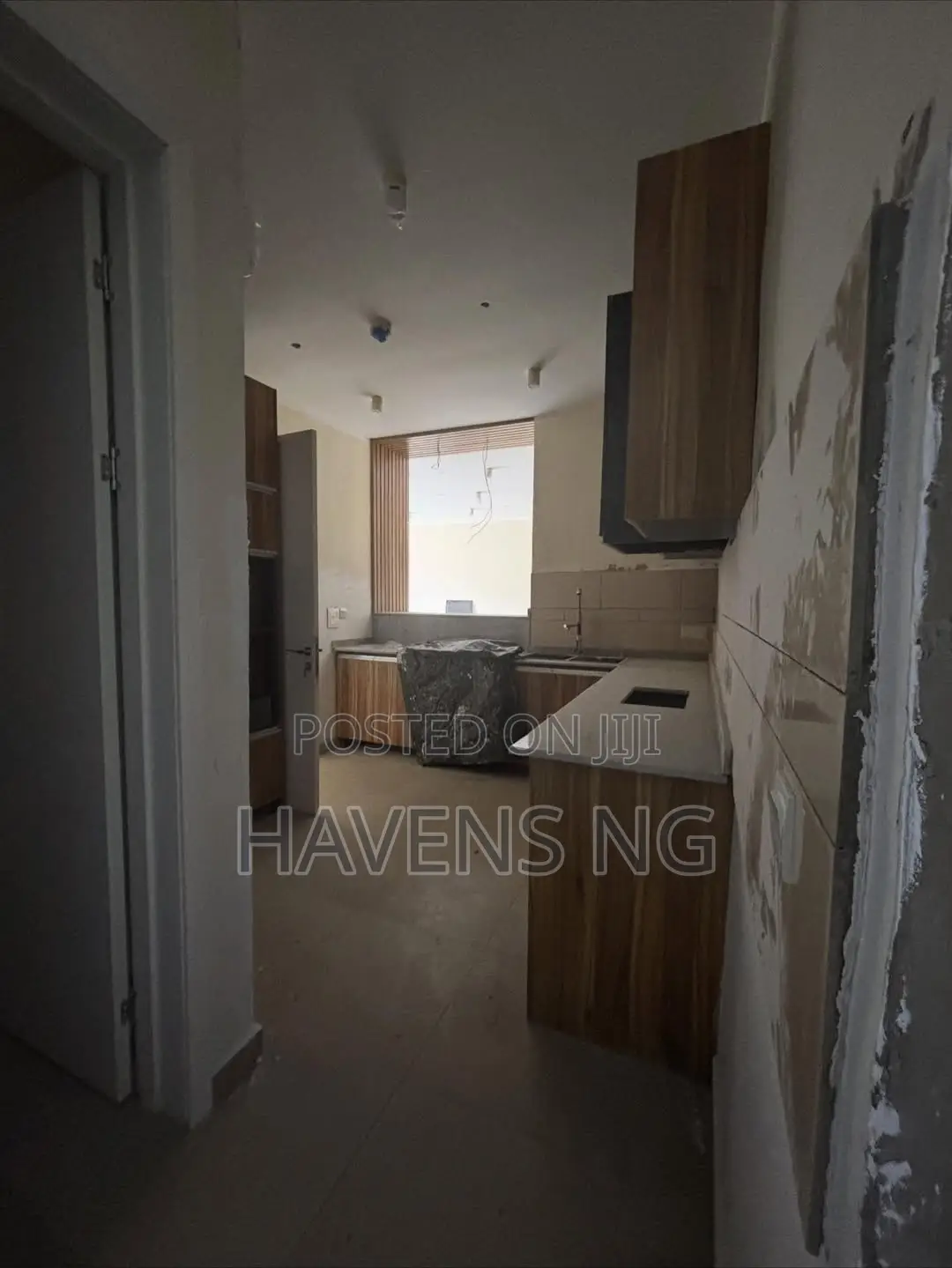 3bdrm Apartment in Lekki Phase 1 for sale