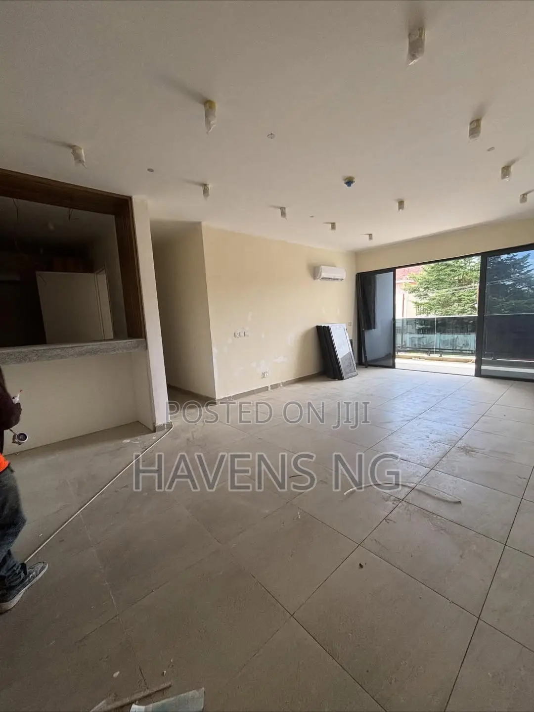 3bdrm Apartment in Lekki Phase 1 for sale