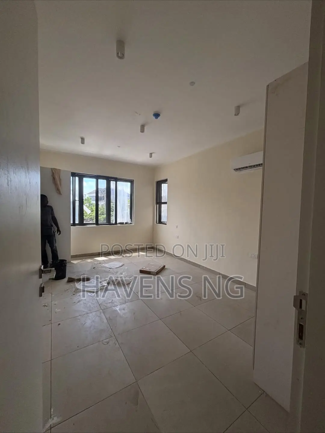 3bdrm Apartment in Lekki Phase 1 for sale