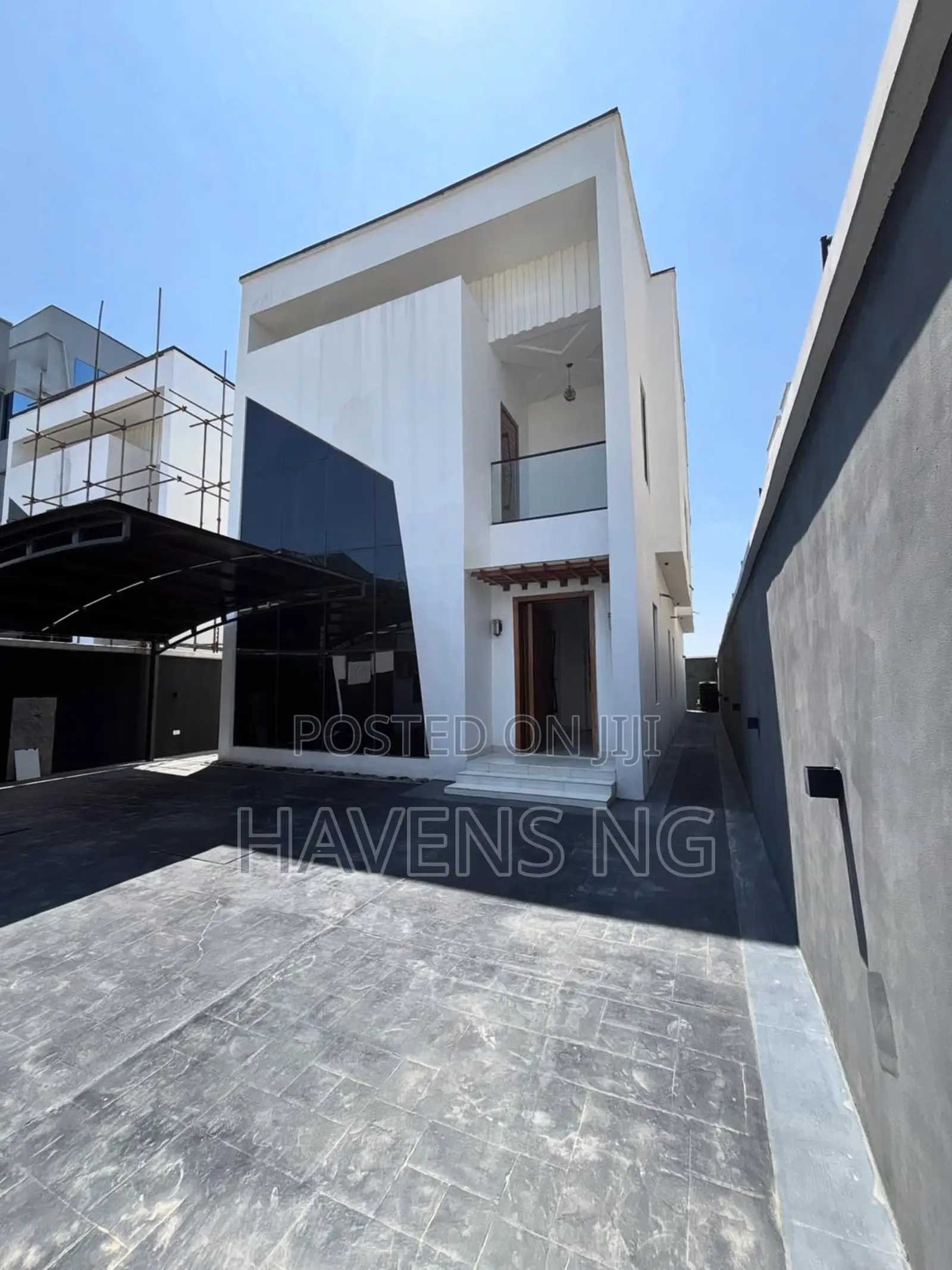 5bdrm House in Chevron for sale