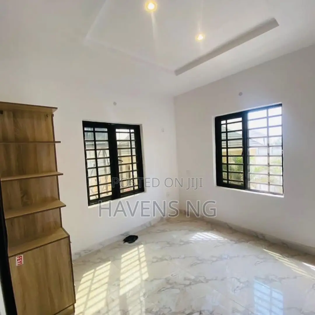 4bdrm Townhouse/Terrace in Basorun for sale