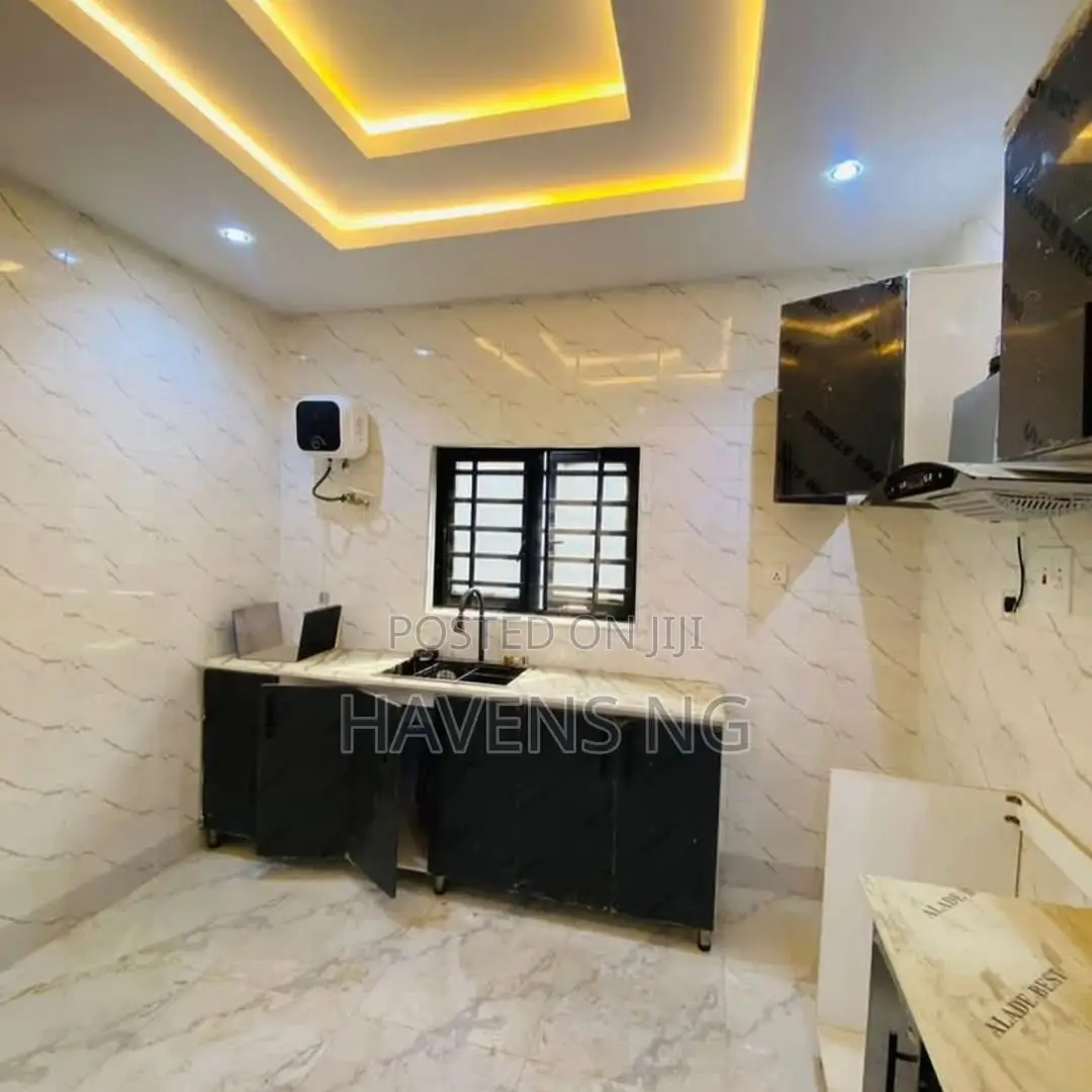 4bdrm Townhouse/Terrace in Basorun for sale