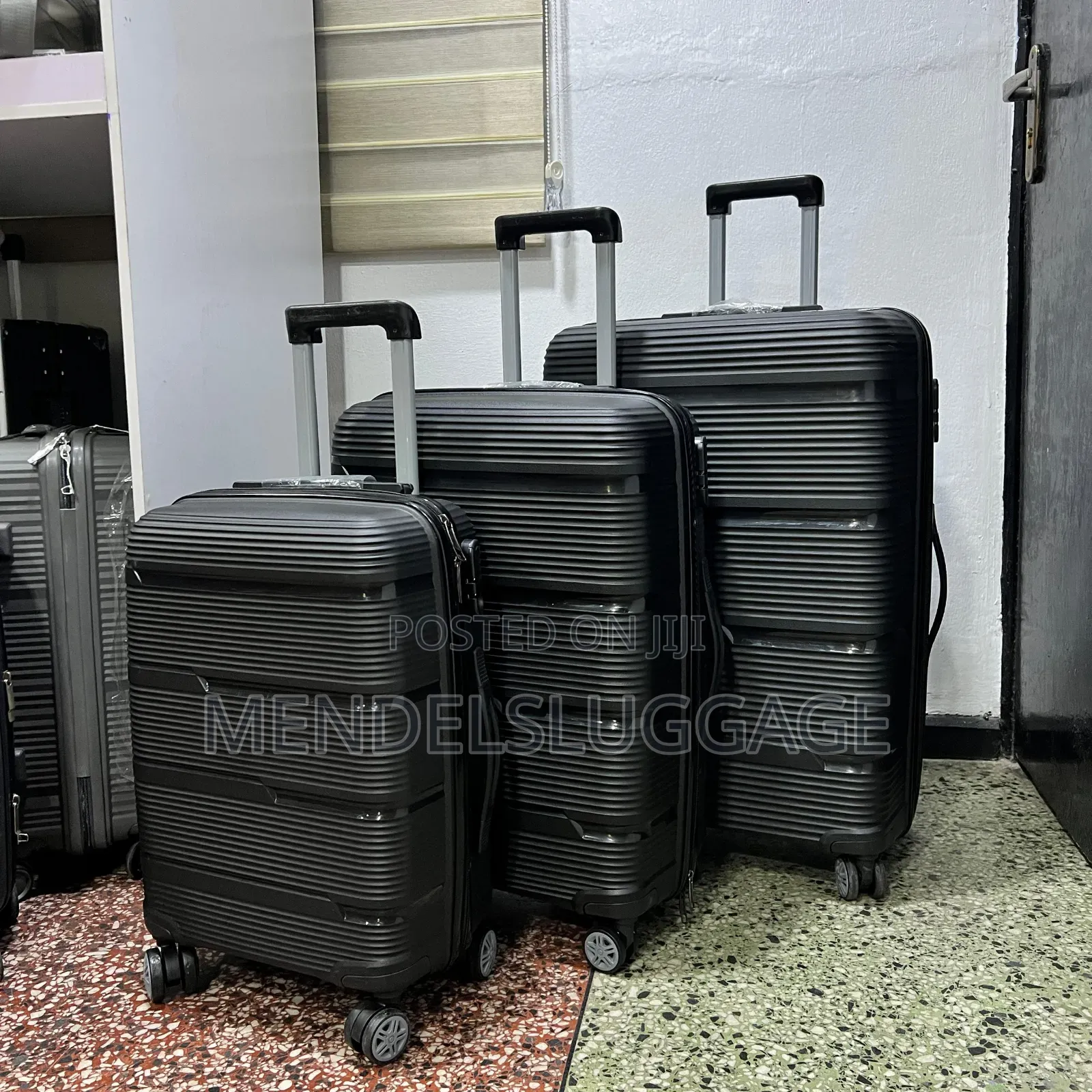 Durable Black Hard Shell Travel Luggage With 360° Wheels