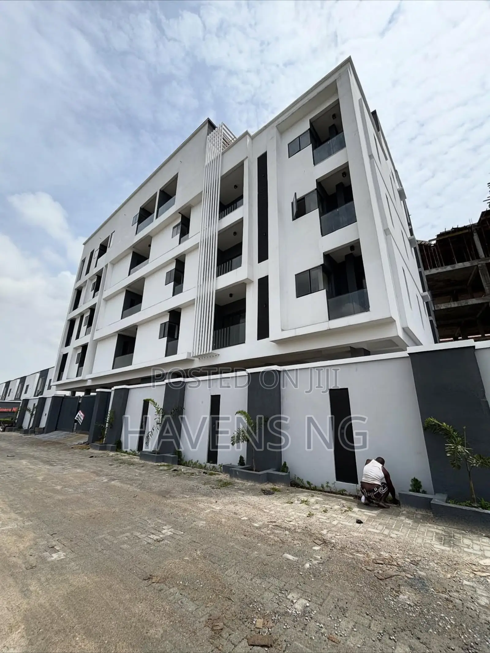2bdrm Apartment in Lekki Phase 1 for sale