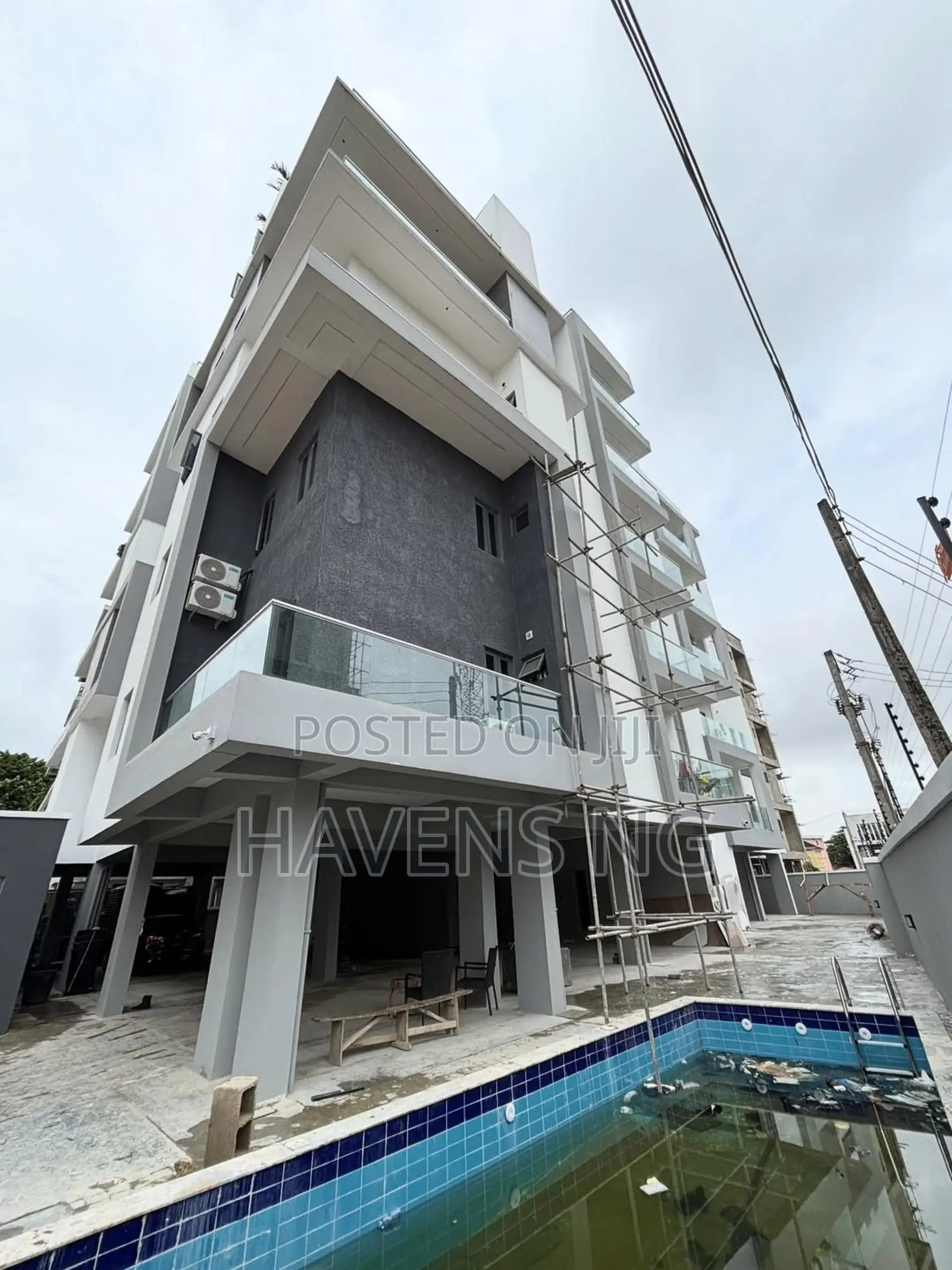 3bdrm Apartment in Lekki Phase 1 for sale