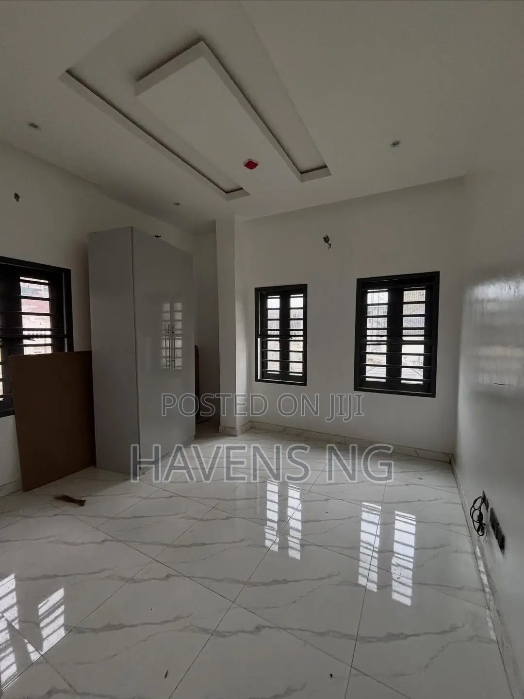 3bdrm Apartment in Lekki Phase 1 for sale