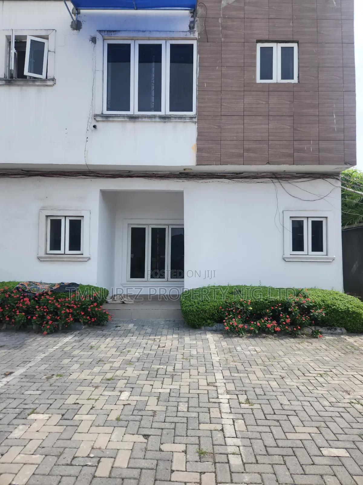 3bdrm Duplex in Chevron for rent