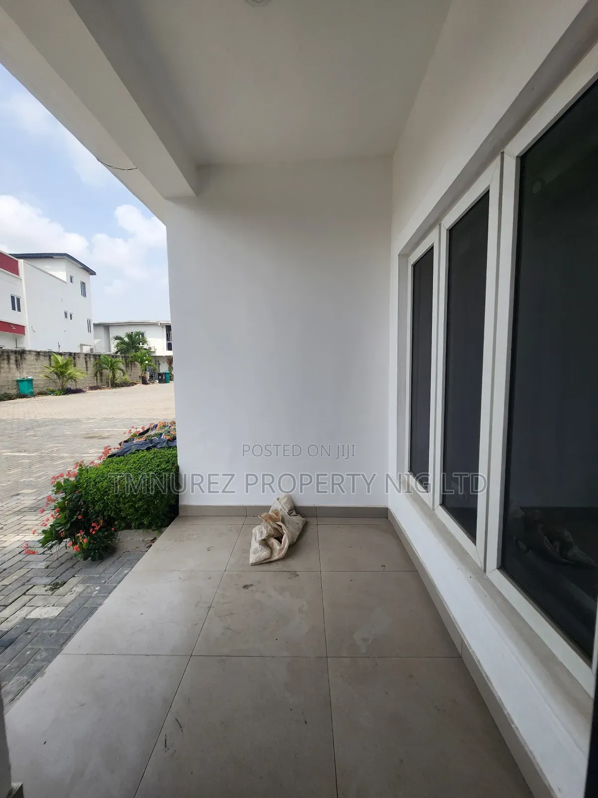 3bdrm Duplex in Chevron for rent