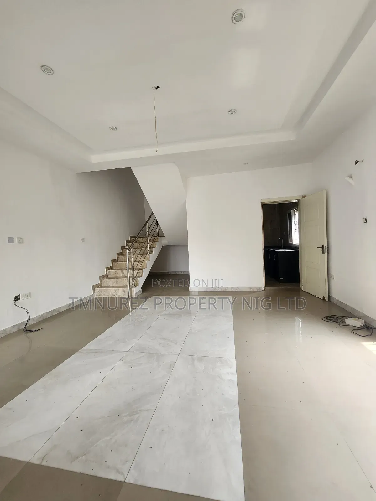 3bdrm Duplex in Chevron for rent