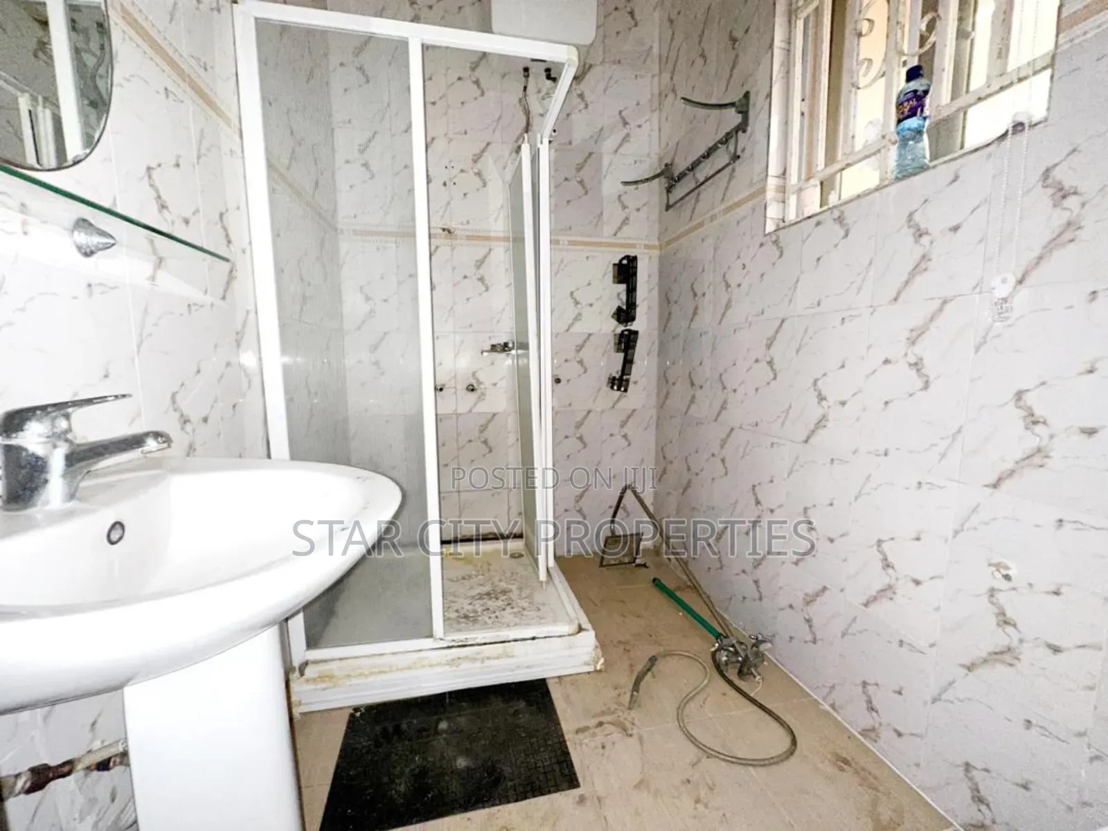 3bdrm Apartment in Magodo Phase 1 for rent