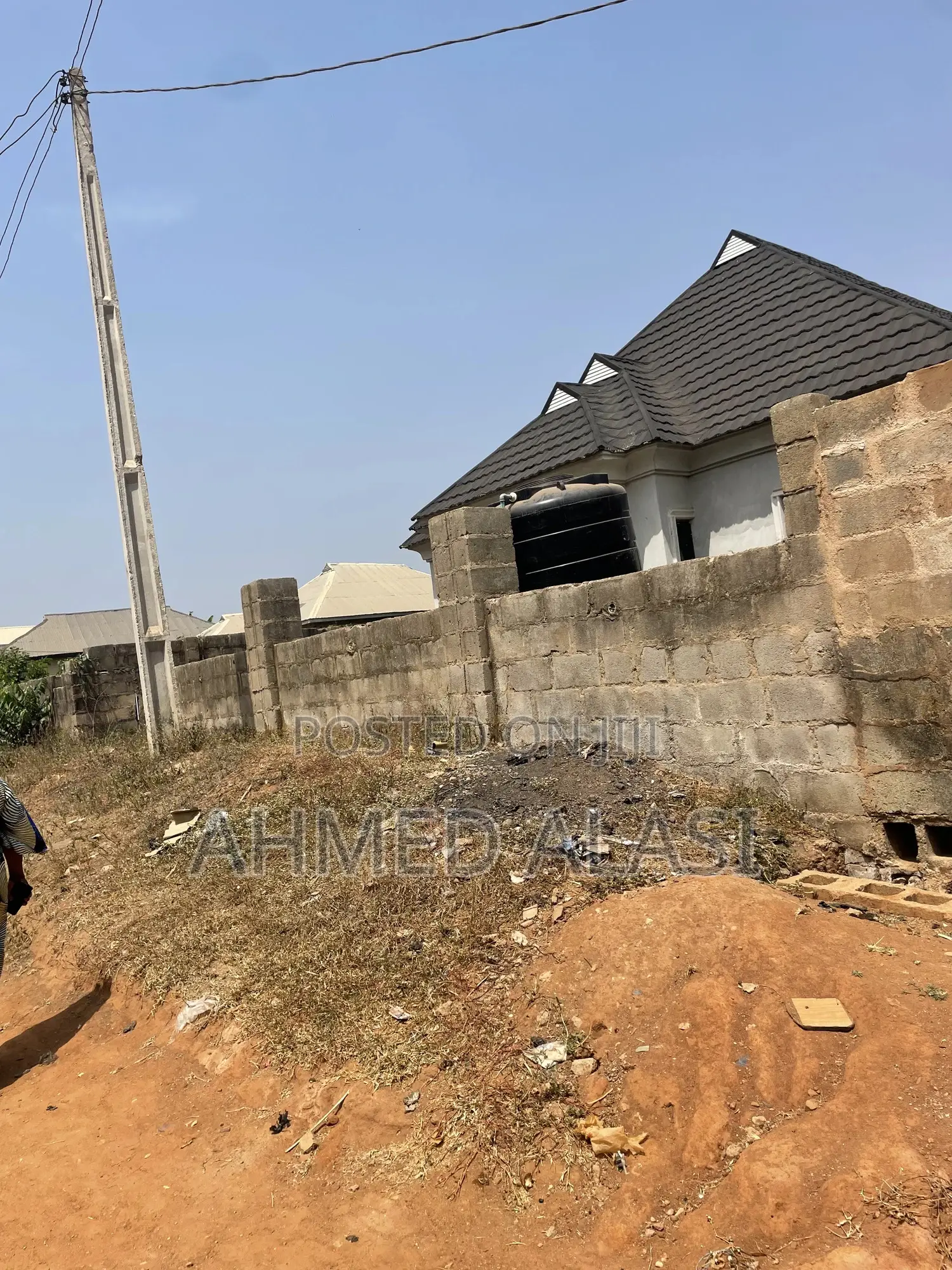 6bdrm Bungalow in Ologuneru for sale