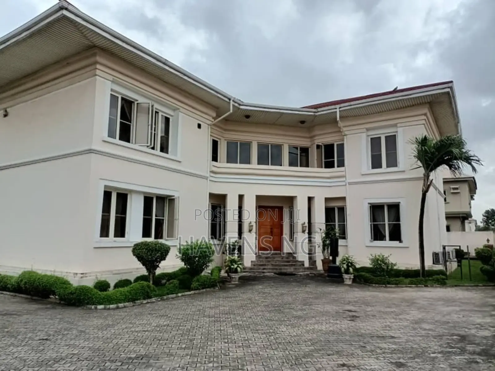 5bdrm House in Lekki Expressway for sale