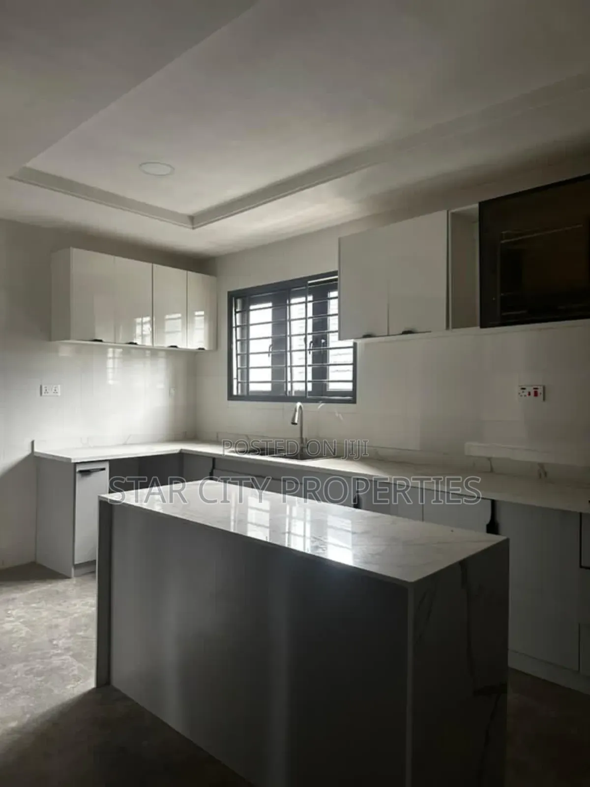 4bdrm Duplex in Maryland Crescent for rent