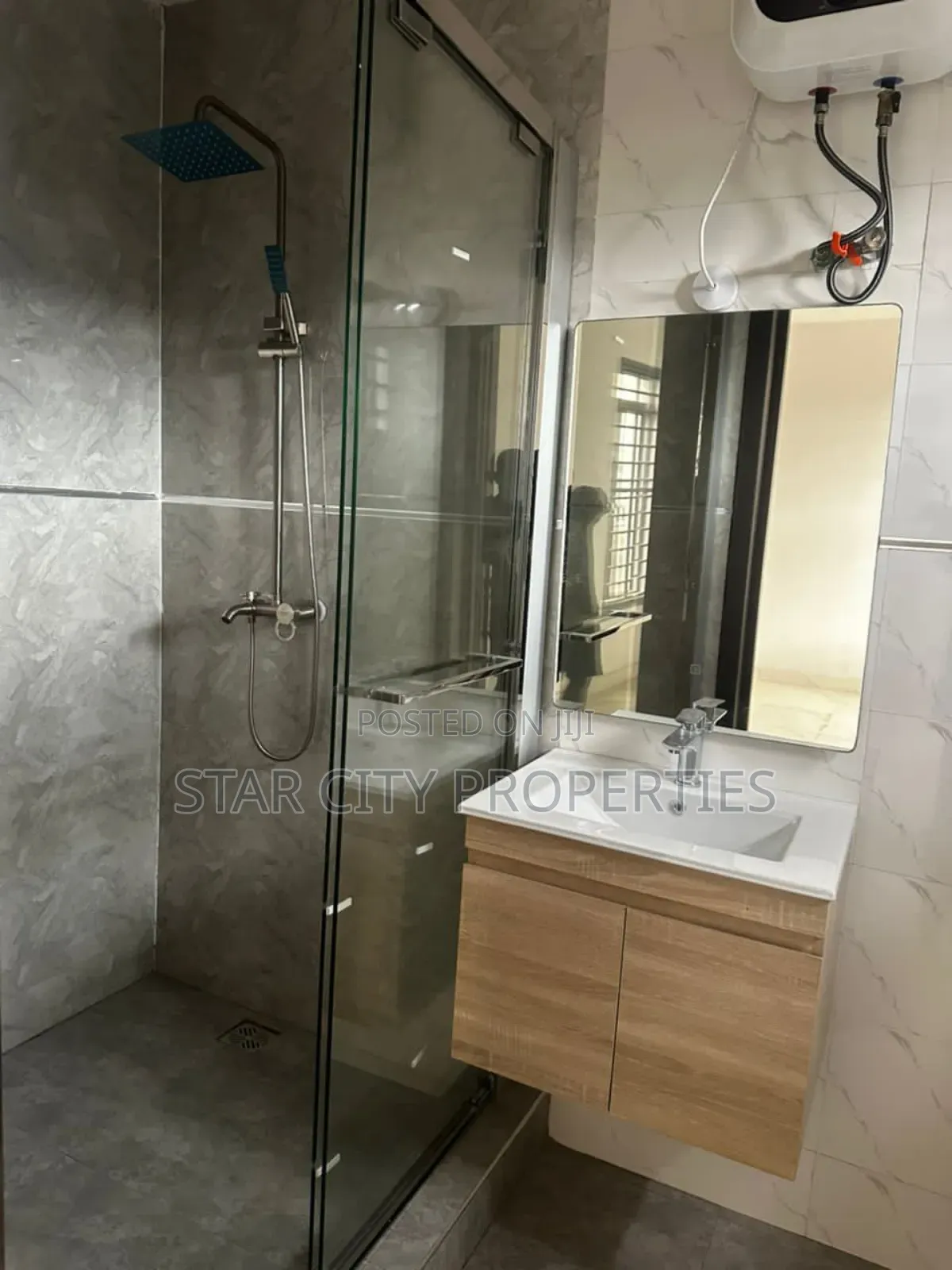 4bdrm Duplex in Maryland Crescent for rent