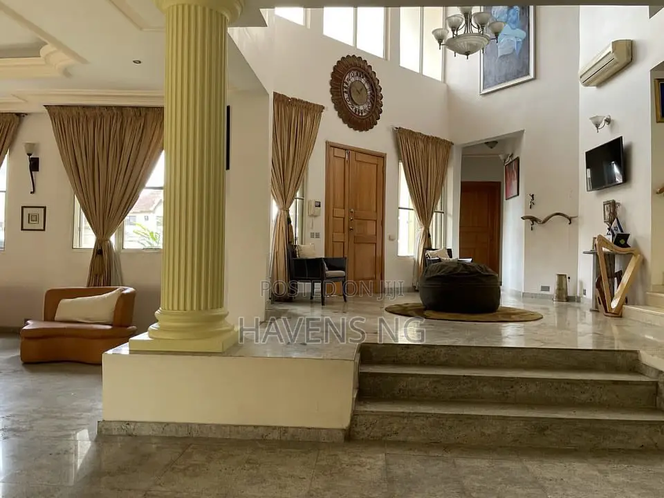 5bdrm House in Lekki Expressway for sale