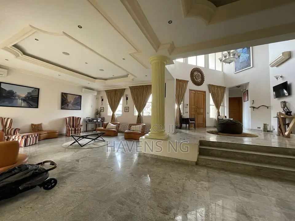 5bdrm House in Lekki Expressway for sale
