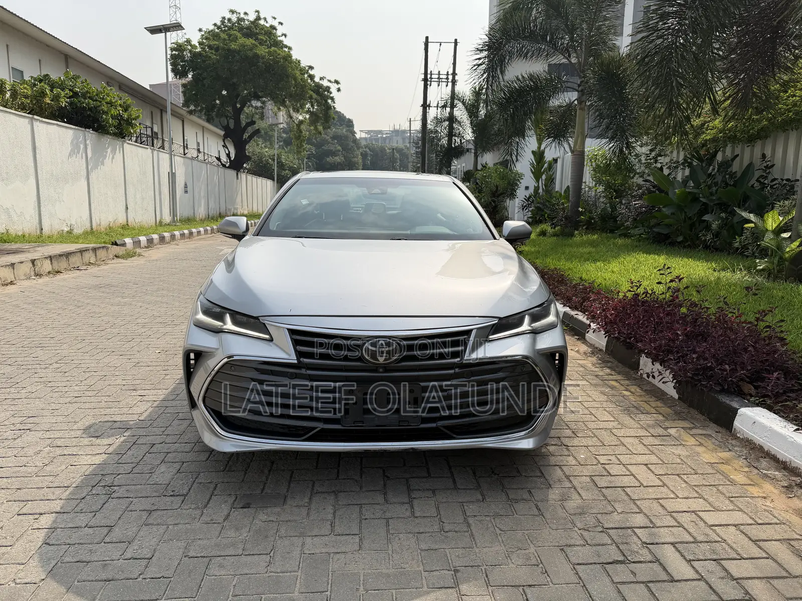 Toyota Avalon Limited FWD Sedan (3.5L V6 8A) 2019 Silver