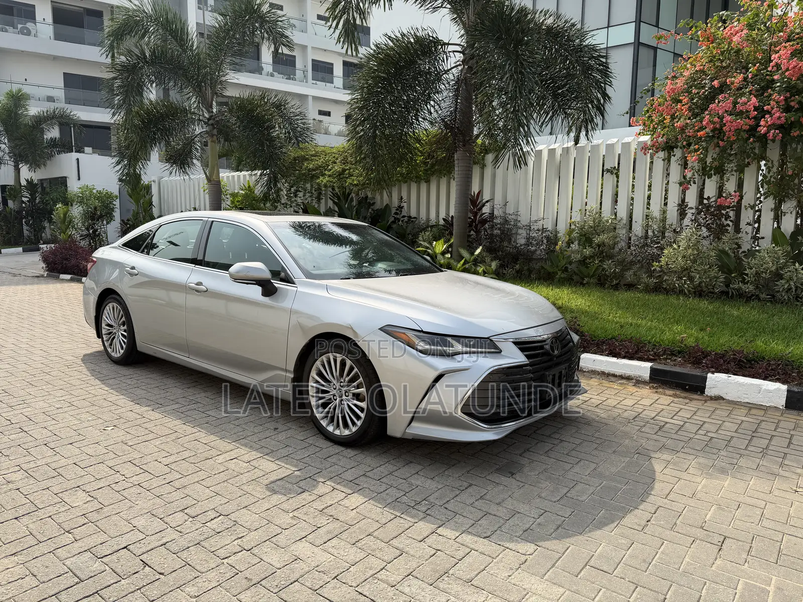 Toyota Avalon Limited FWD Sedan (3.5L V6 8A) 2019 Silver