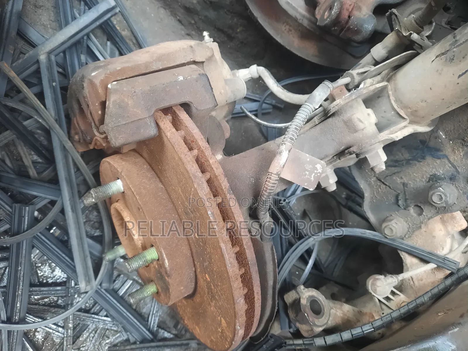 Front Hub for Mazda Tribute and Ford Escape 20004 to 2007 Model
