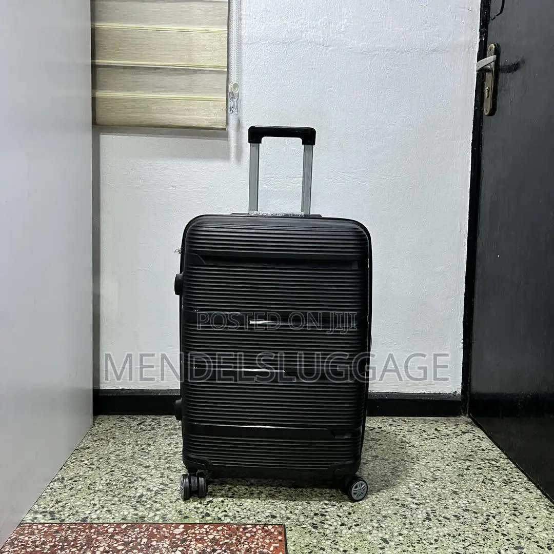 Durable Black Hard Shell Travel Luggage With 360° Wheels