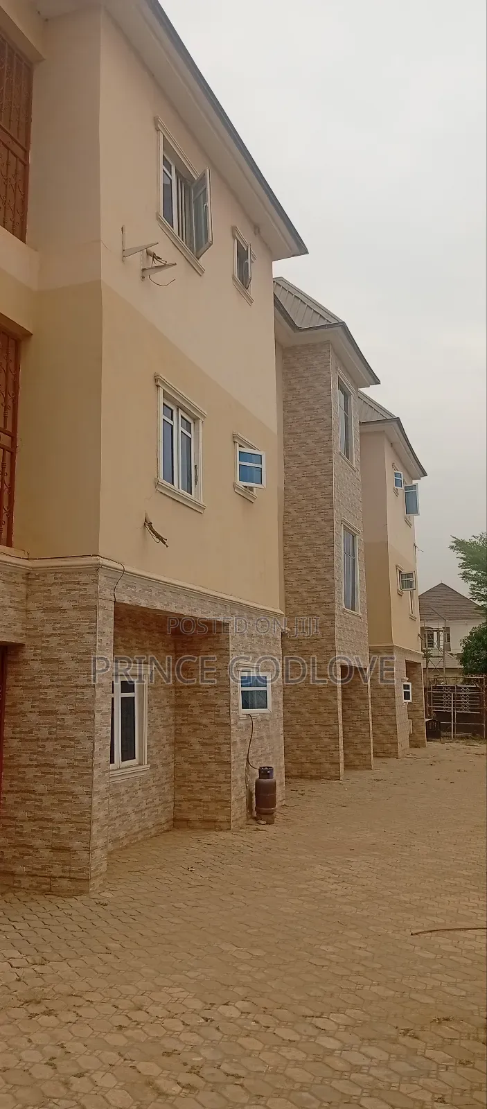 3bdrm Block of Flats in Dawaki Extension for sale