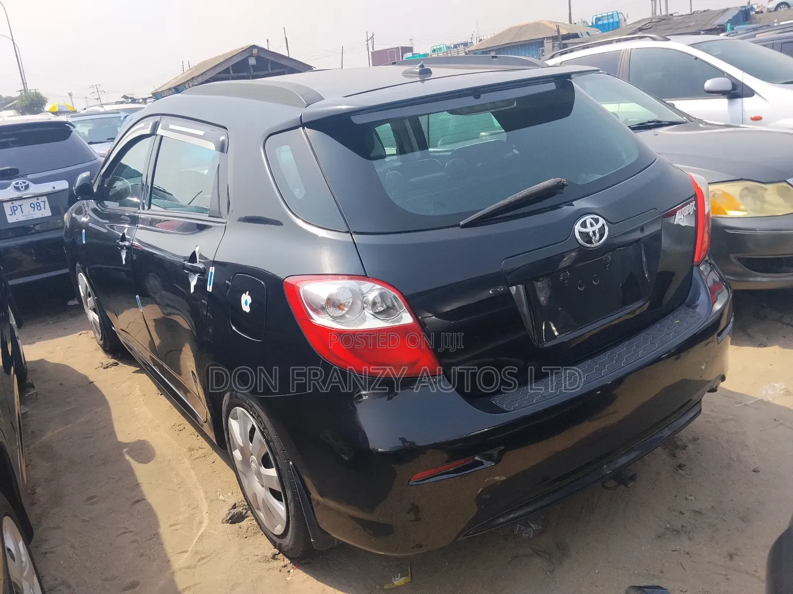 Toyota Matrix L Hatchback FWD (1.8L 4cyl 5M) 2012 Black