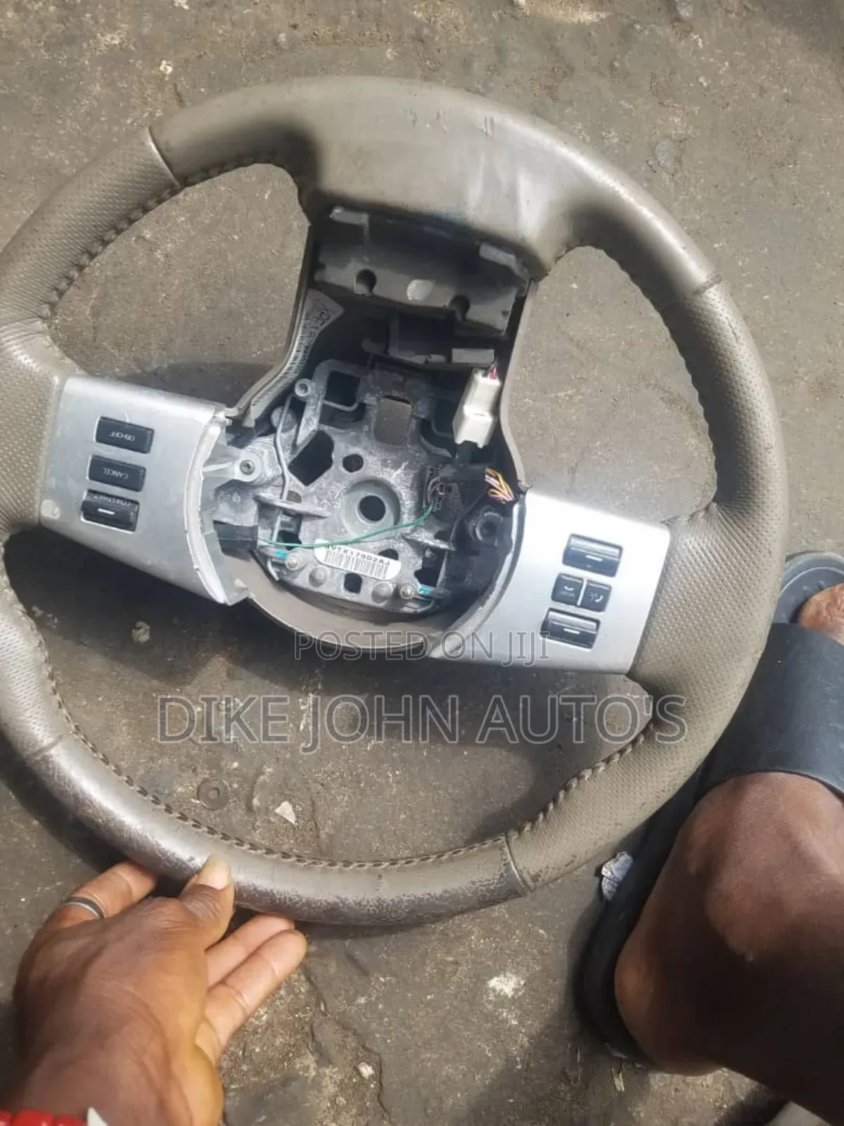 Steering Wheel for Nissan Pathfinder / Xterra / Frontier 2005 to 2010