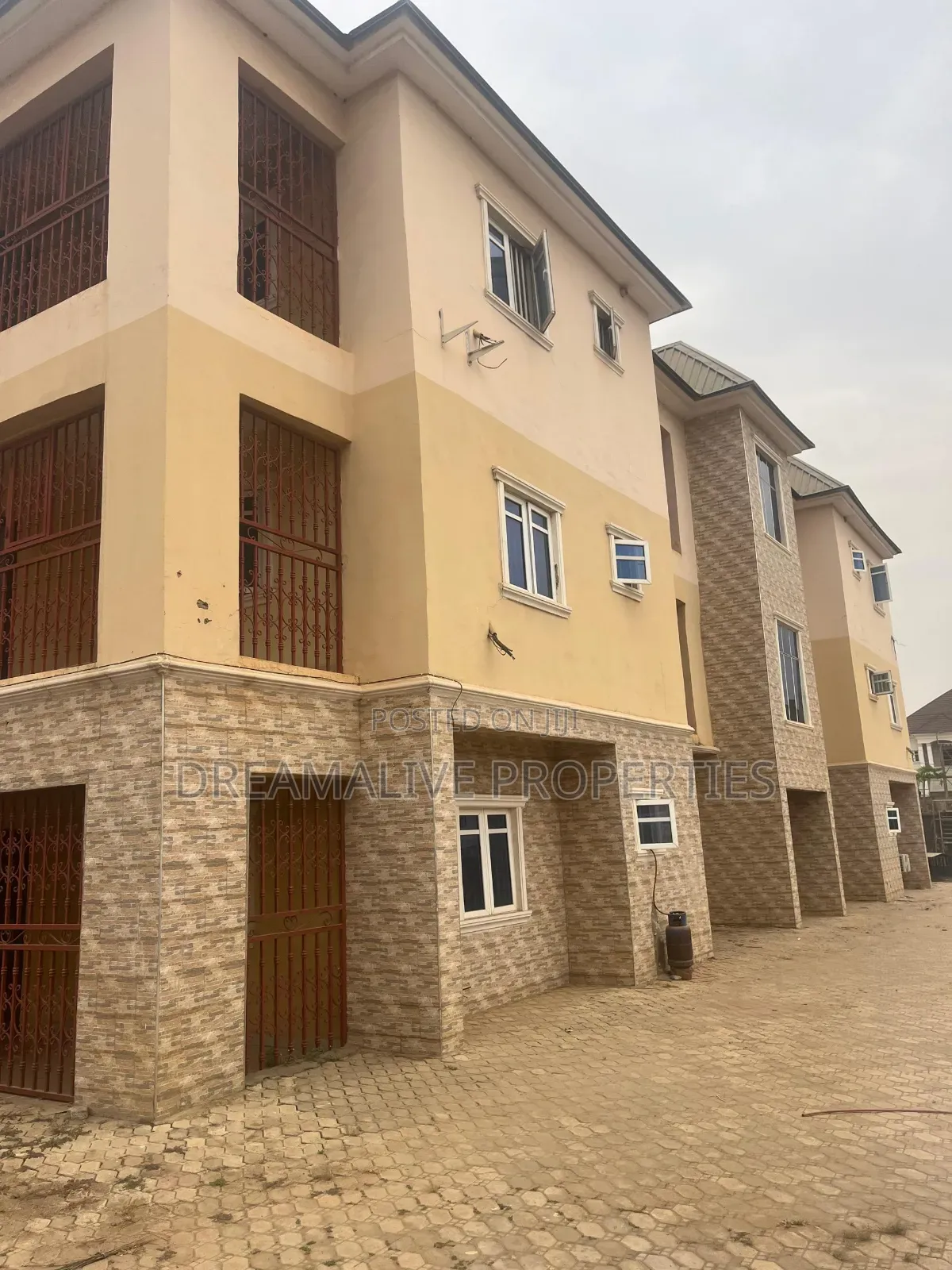 3bdrm Block of Flats in Dawaki for sale