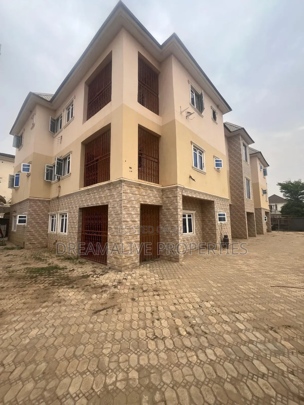 3bdrm Block of Flats in Dawaki for sale