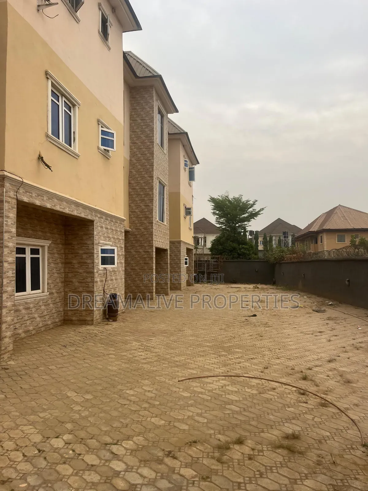 3bdrm Block of Flats in Dawaki for sale