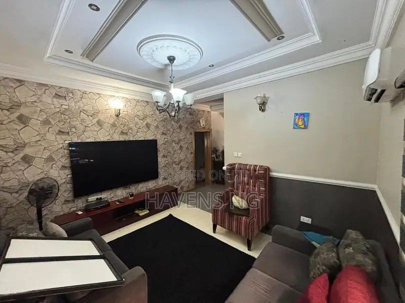4bdrm House in Osapa london for sale