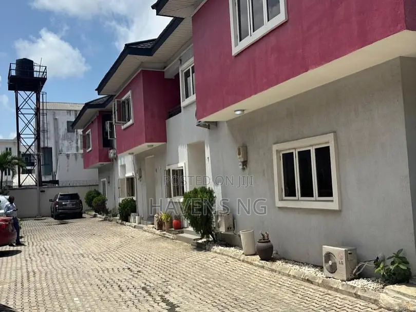 4bdrm House in Osapa london for sale