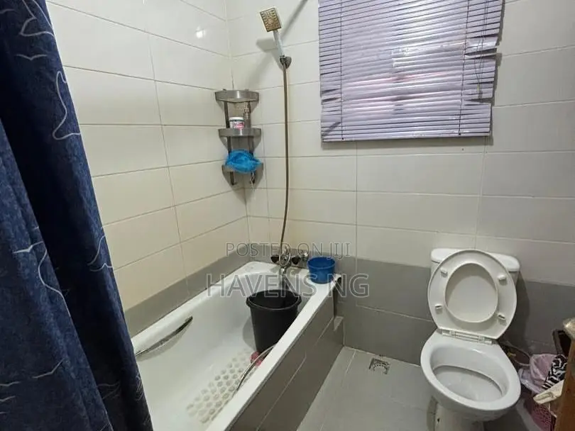 4bdrm House in Osapa london for sale