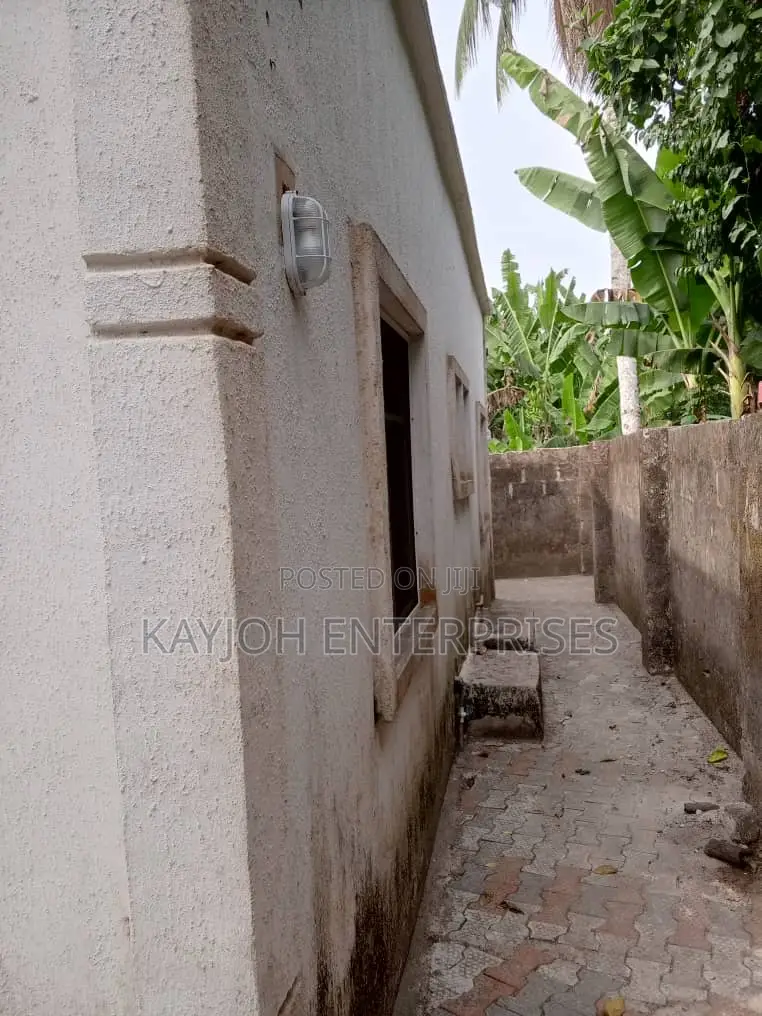 2bdrm Block of Flats in Obagie Community, Benin City for sale