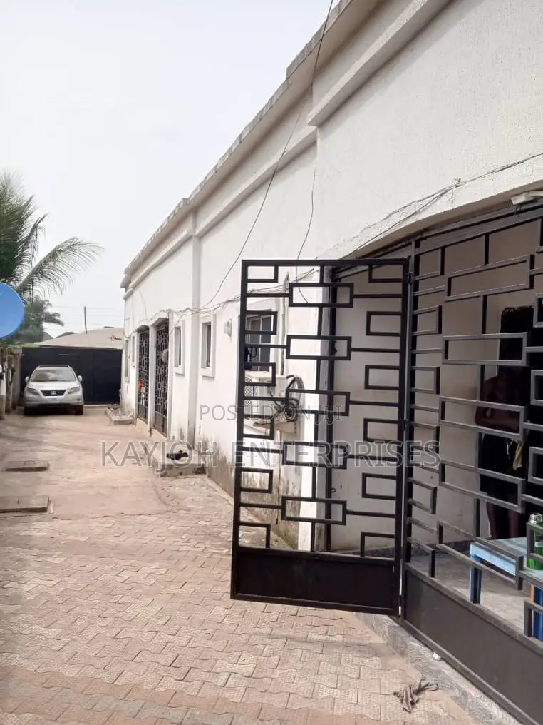 2bdrm Block of Flats in Obagie Community, Benin City for sale