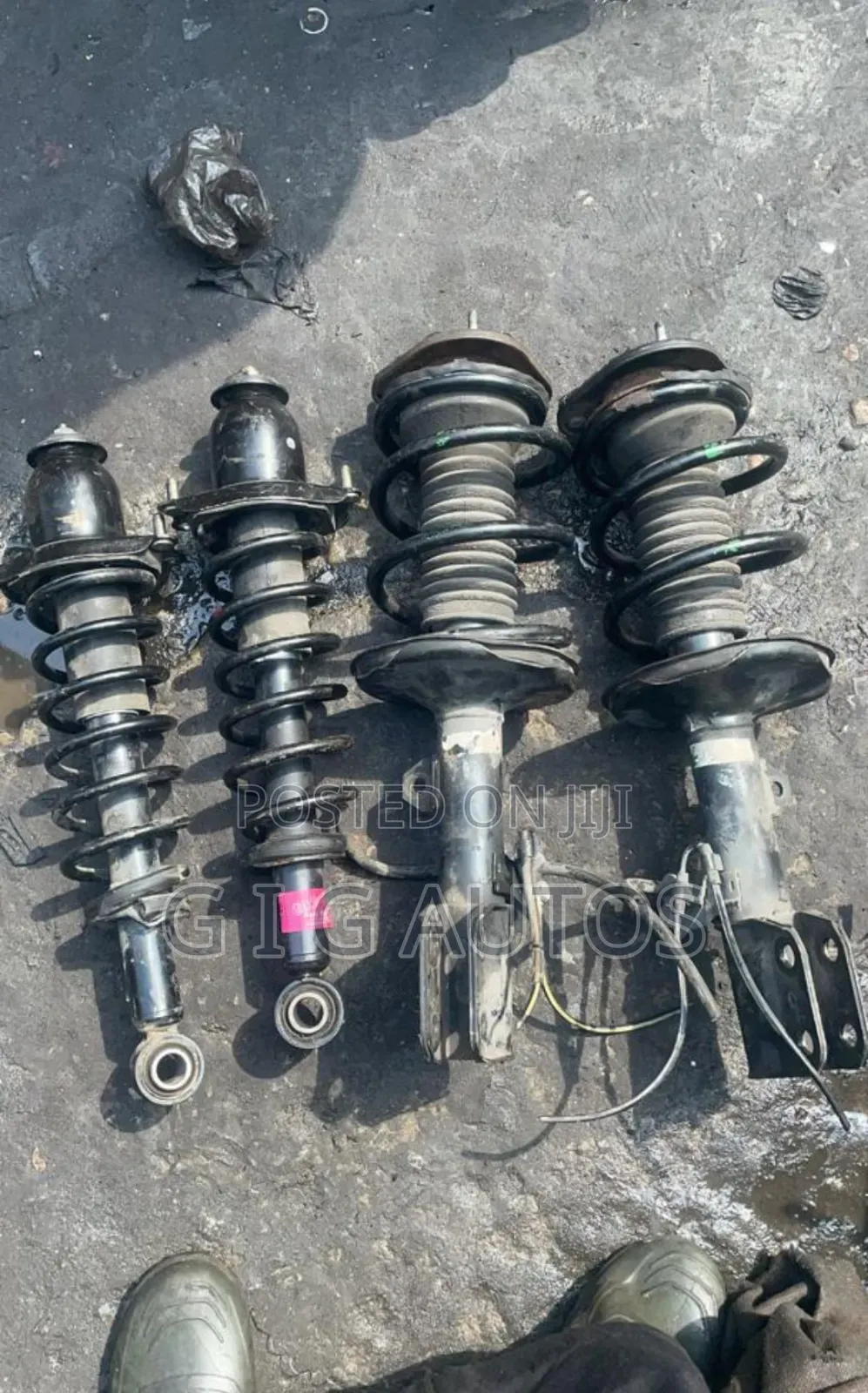 Complete Front and Back Shock Absorber Pontiac Vibe