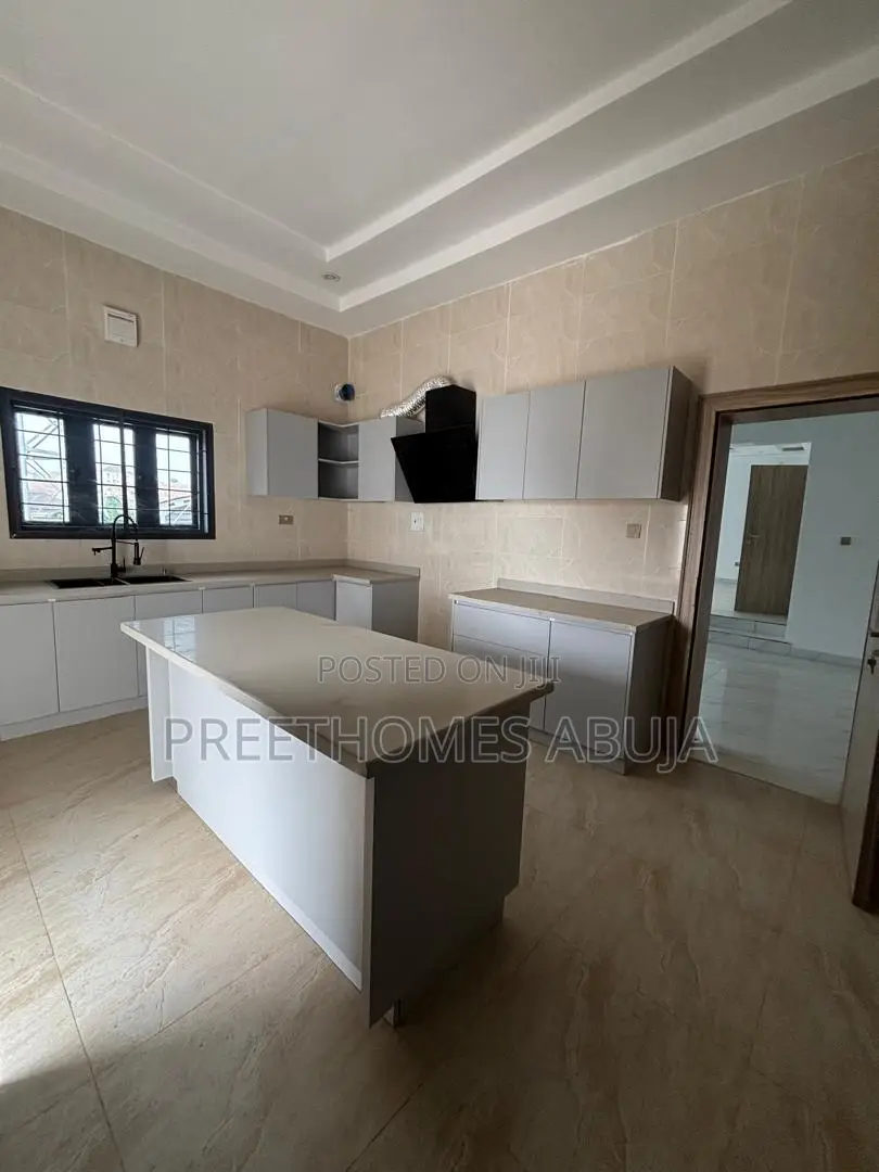 5bdrm Duplex in Asokoro for rent