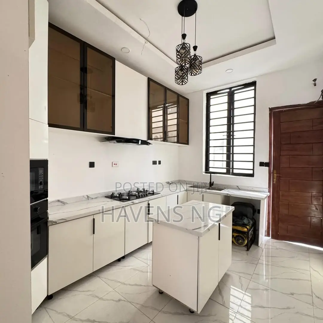 4bdrm Duplex in Ikota for sale