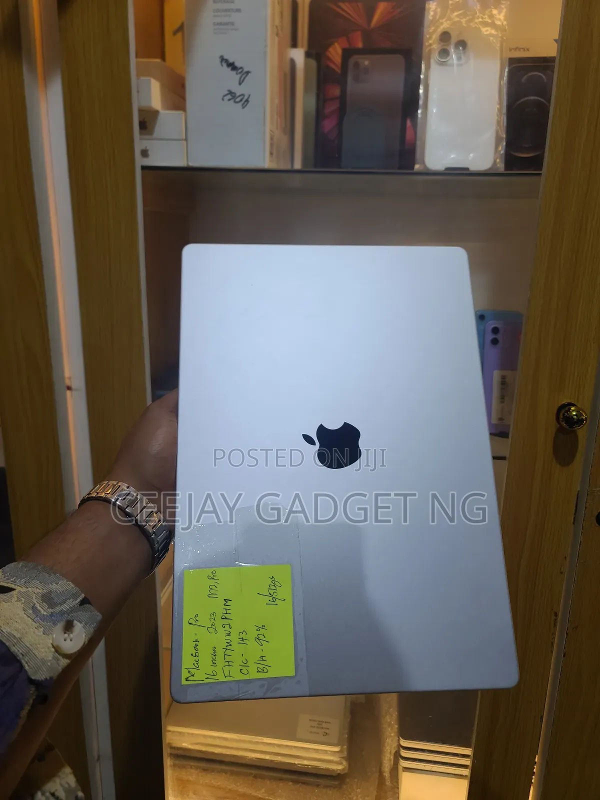 Laptop Apple MacBook Pro 2023 M2 Pro 14-Inch 16GB Apple M2 SSD 512GB