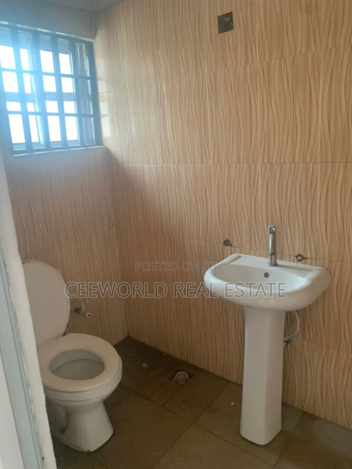 6 Rooms Office Space to Lease Along Ring Road Ibadan