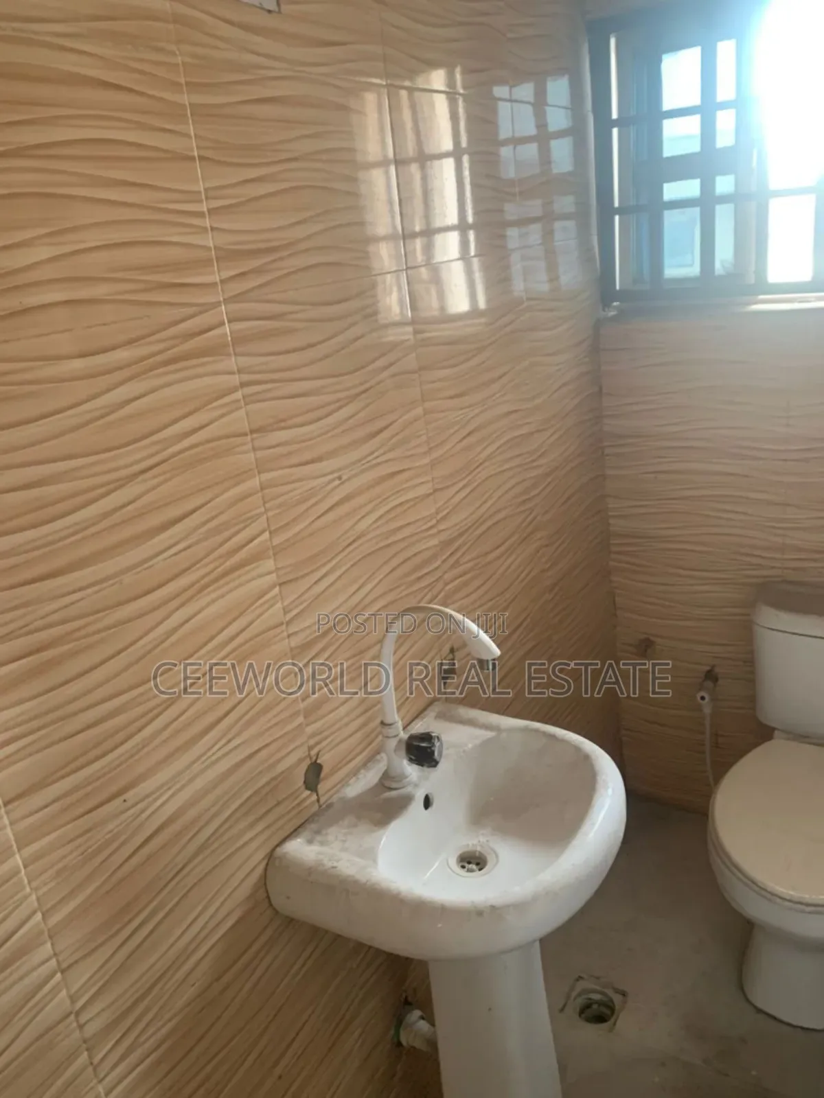 6 Rooms Office Space to Lease Along Ring Road Ibadan