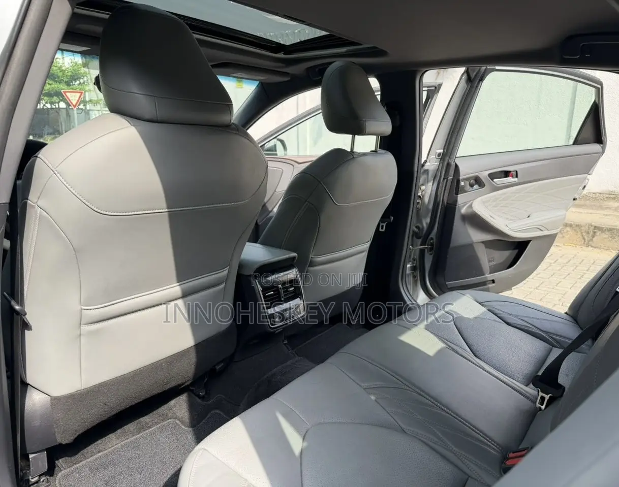 Toyota Avalon Limited FWD Sedan (3.5L V6 8A) 2019 White